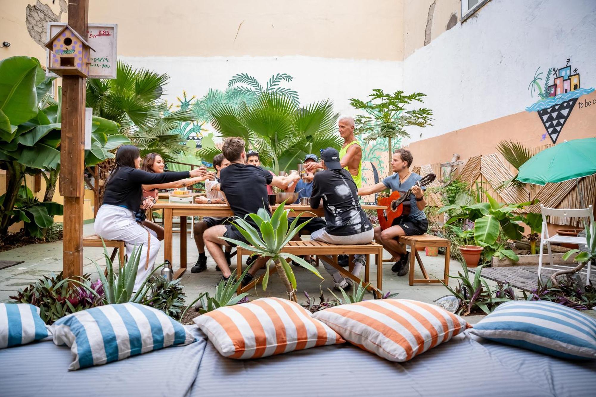 Jungle House Hostel Las Palmas de Gran Canaria Exterior photo